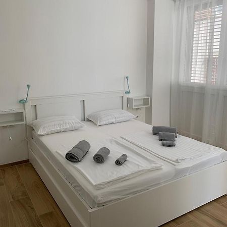 Studio Apartment Zara ภายนอก รูปภาพ