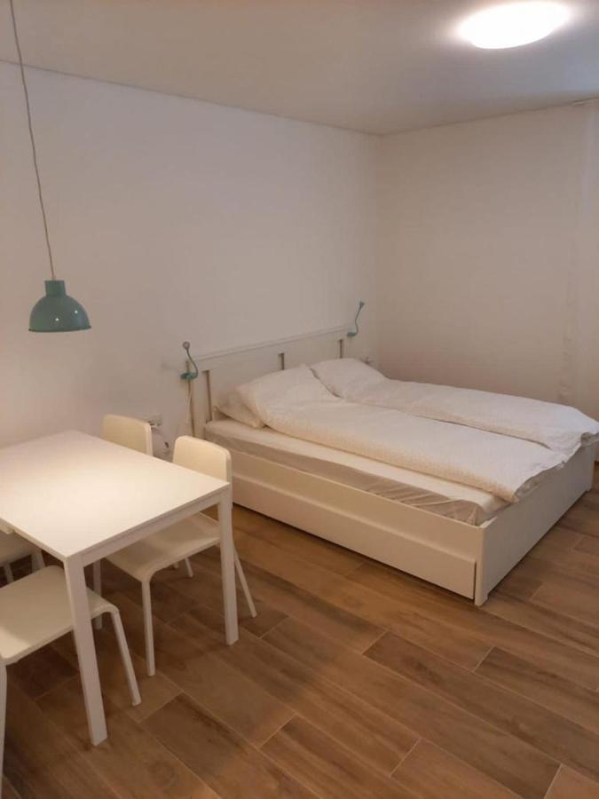 Studio Apartment Zara ภายนอก รูปภาพ