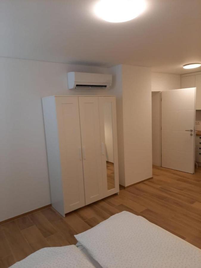 Studio Apartment Zara ภายนอก รูปภาพ