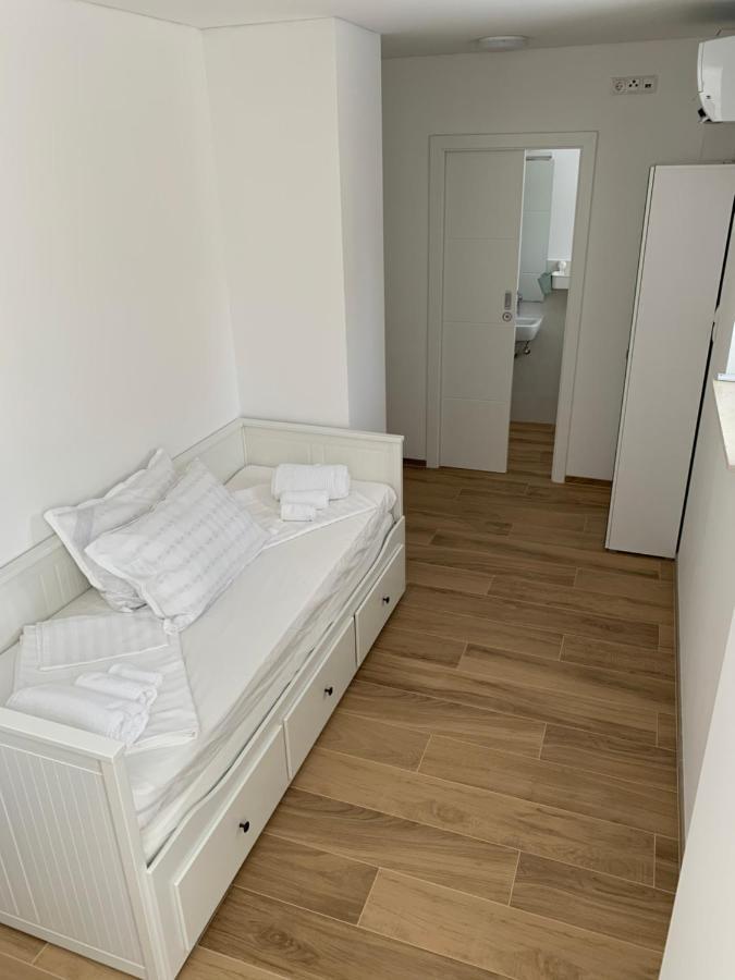Studio Apartment Zara ภายนอก รูปภาพ