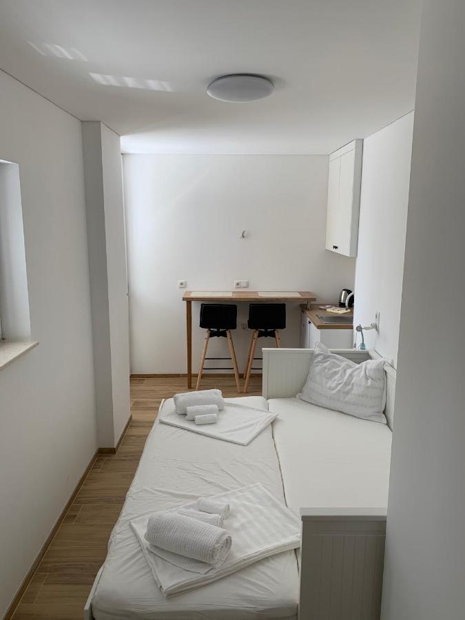 Studio Apartment Zara ภายนอก รูปภาพ