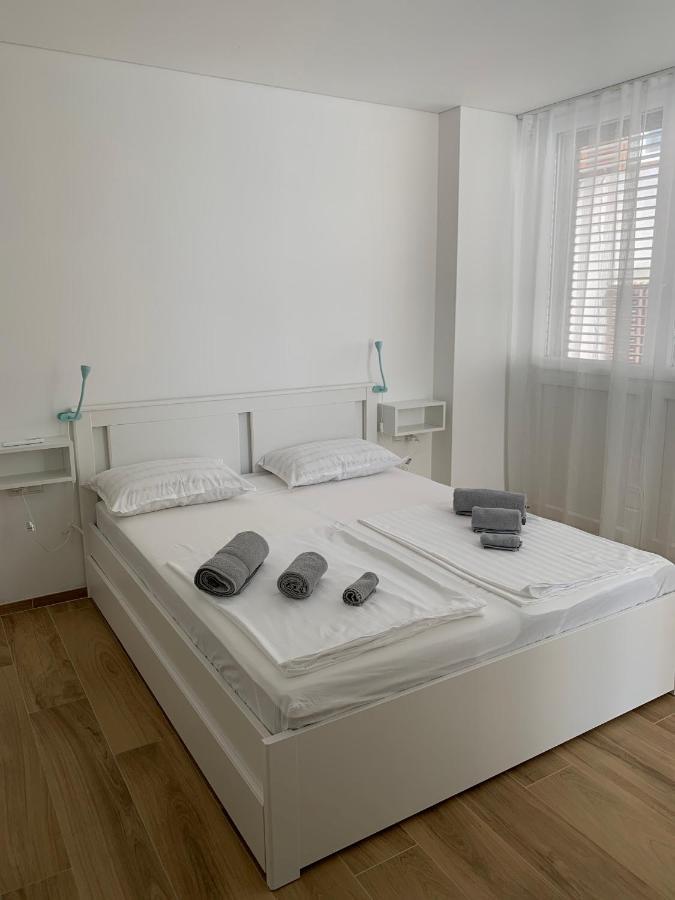 Studio Apartment Zara ภายนอก รูปภาพ